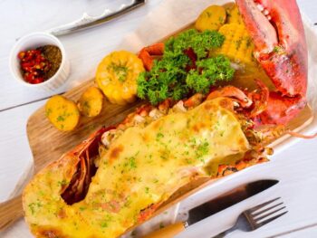 Top 5 Món Ăn Ngon Không Nên Bỏ Qua Khi Đến Du Lịch Flamingo Cát Bà