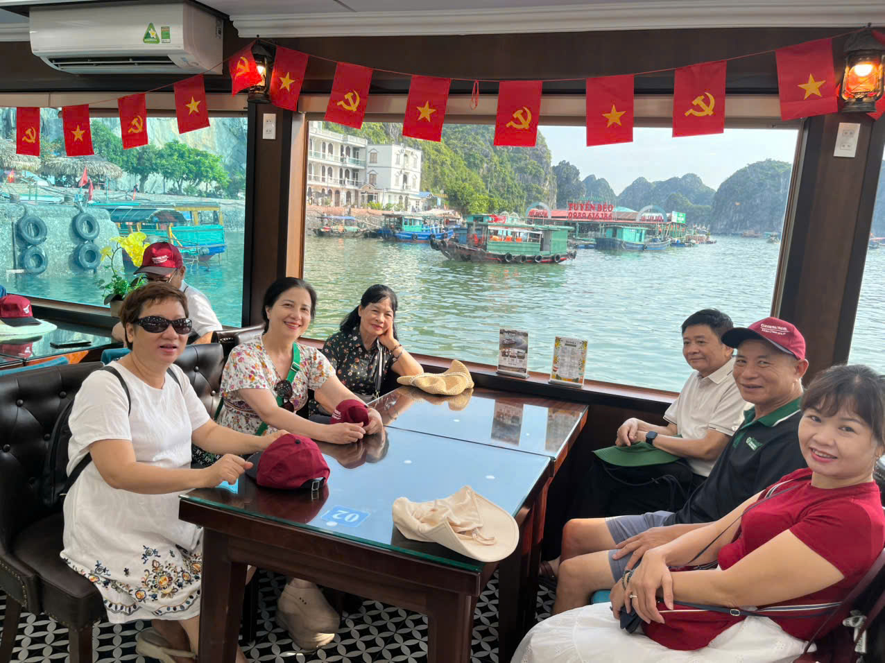 Nên Chọn Phương Tiện Gì Để Di Chuyển Trên Đảo Cát Bà?