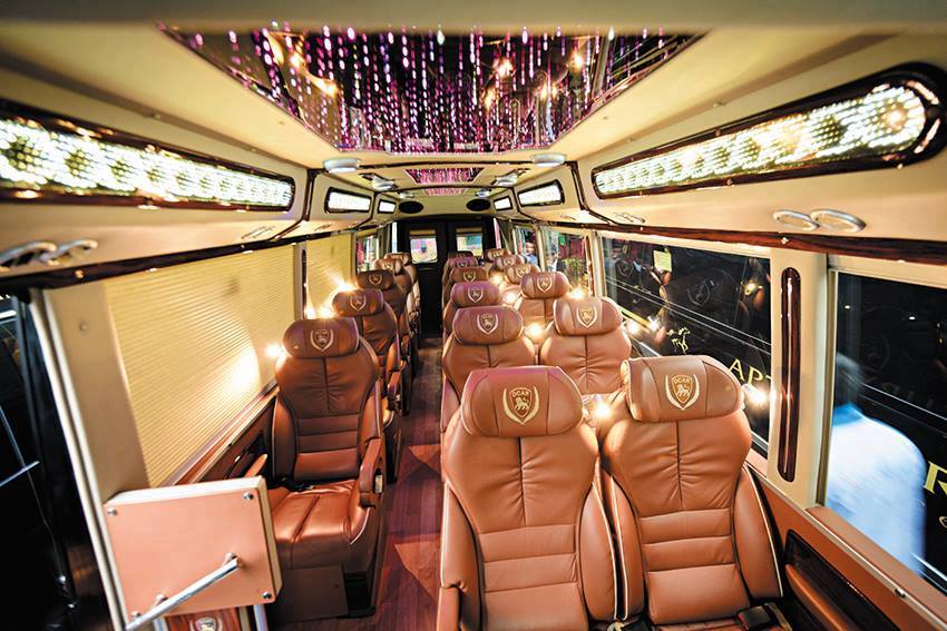Thuê Xe Limousine 17 Chỗ Hà Nội – Đẳng Cấp Sang Trọng Cho Mọi Hành Trình