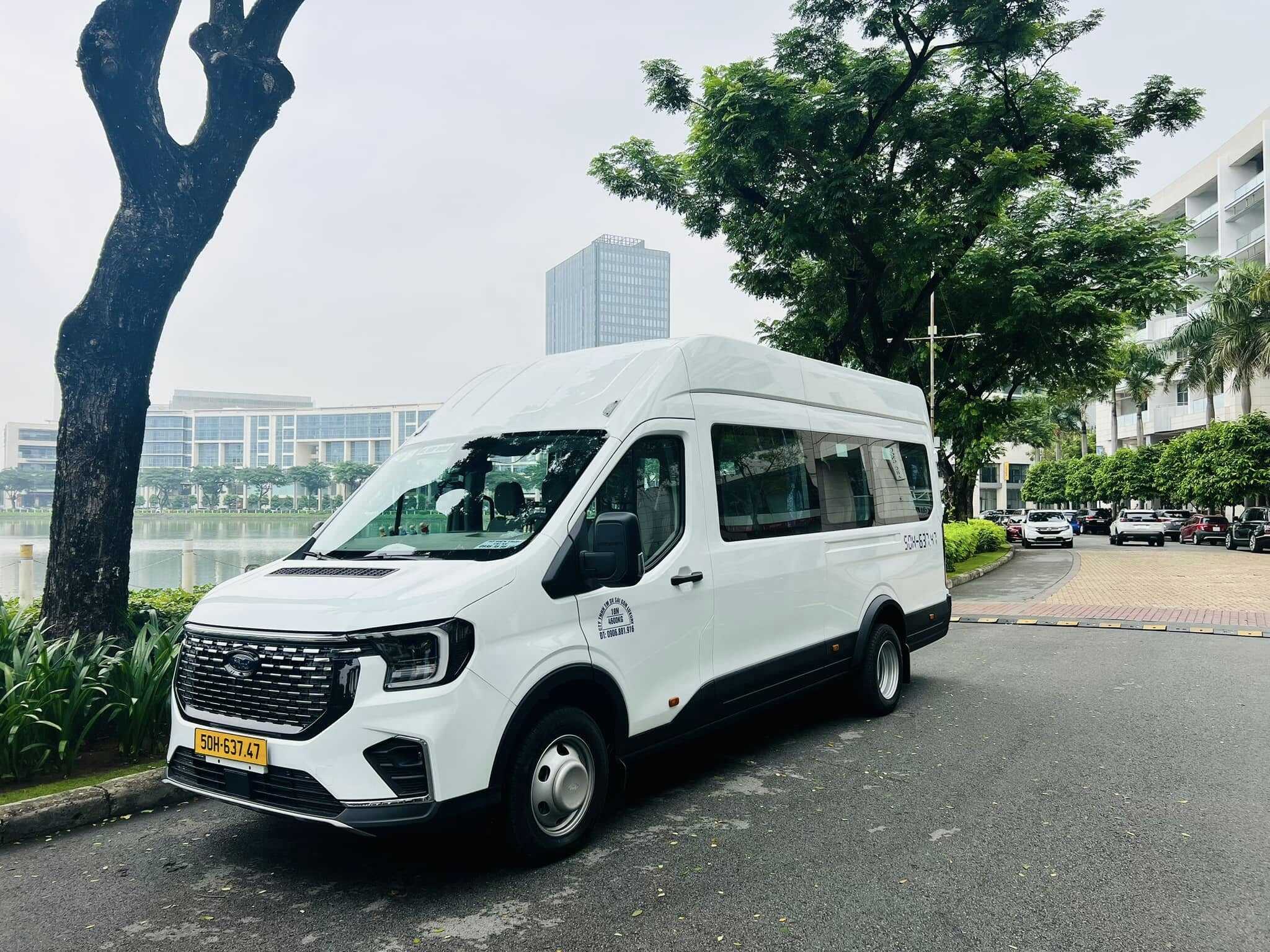 Thuê xe 18 chỗ hỗ trợ 24/7 – Dịch vụ chuyên nghiệp, phục vụ tận tâm tại Thuê Xe Huy Đạt