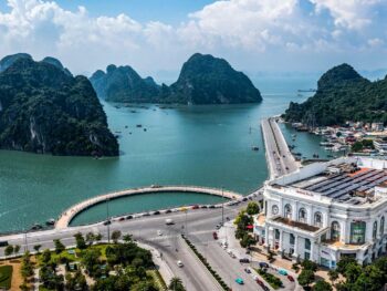 Cập Nhật Giá Vé Tham Quan Hạ Long Mới Nhất 2025