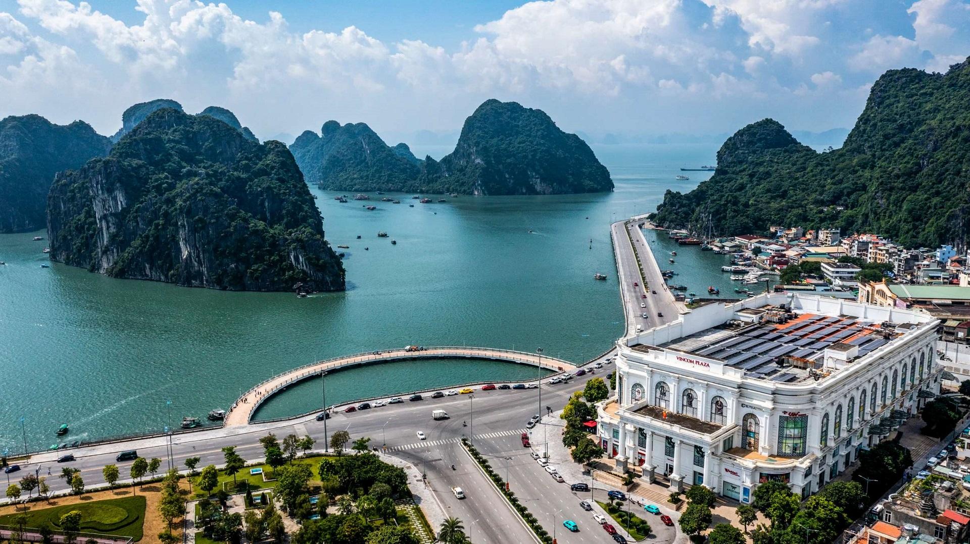 Cập Nhật Giá Vé Tham Quan Hạ Long Mới Nhất 2025