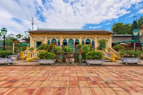 Nhà cổ bình thuỷ